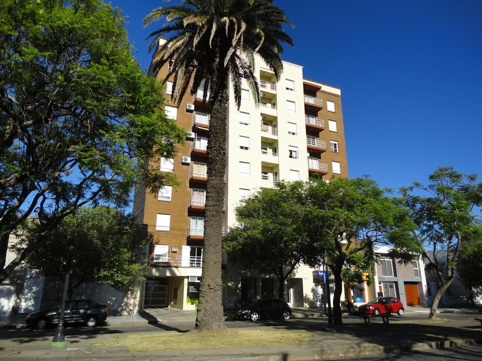 Edificio con pileta! - 1