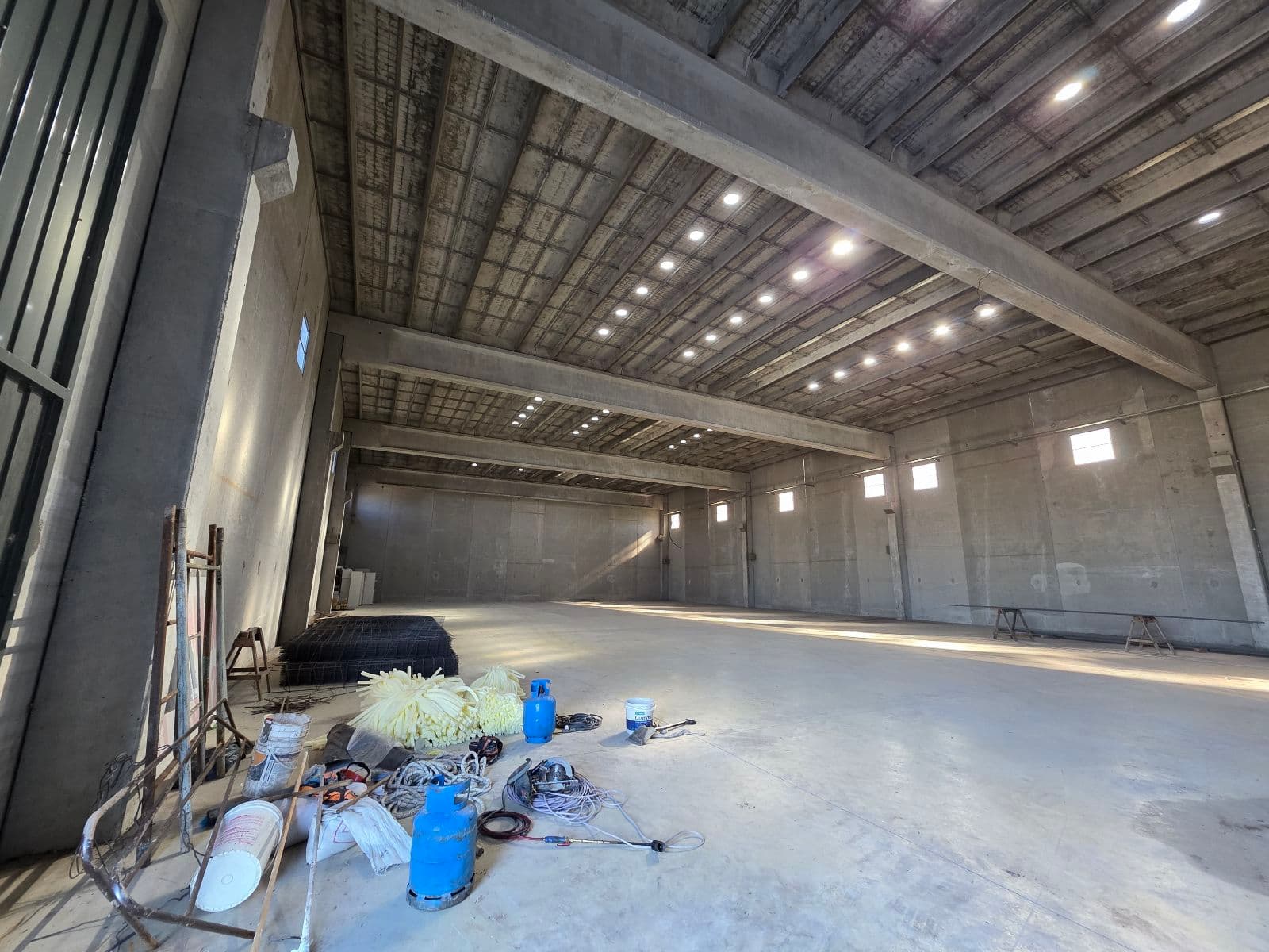 Galpón en aqluiler de 1125 - A estrenar - Piso de alto transito - 1