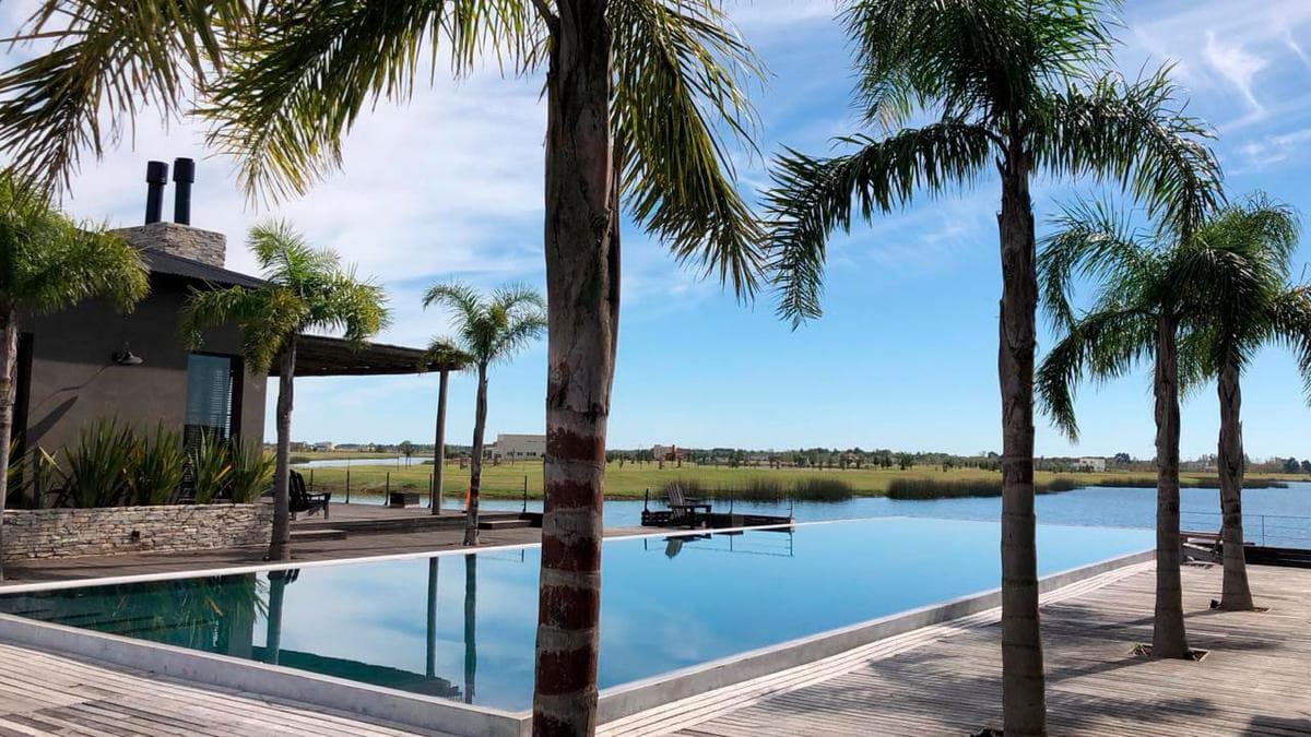 Venta Lote a La Laguna Barrio El Naudir Escobar - 1