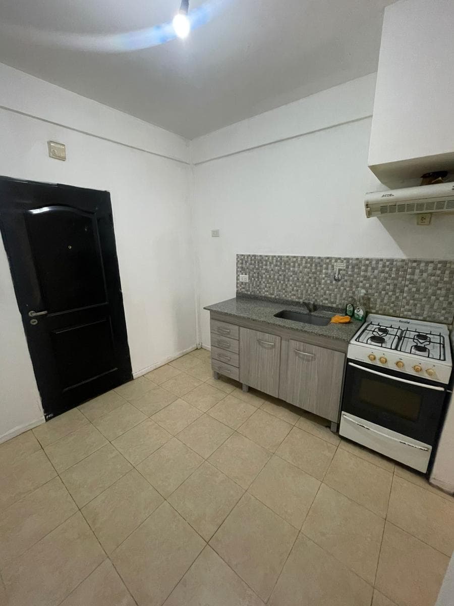 Departamento de ambiente y medio con Patio en Alquiler en Avellaneda - 1