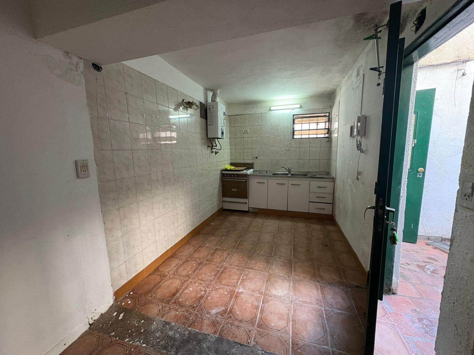 Departamento de pasillo- PH- Un dormitorio- Patio- Buenos Aires 2000- Rosario - 1