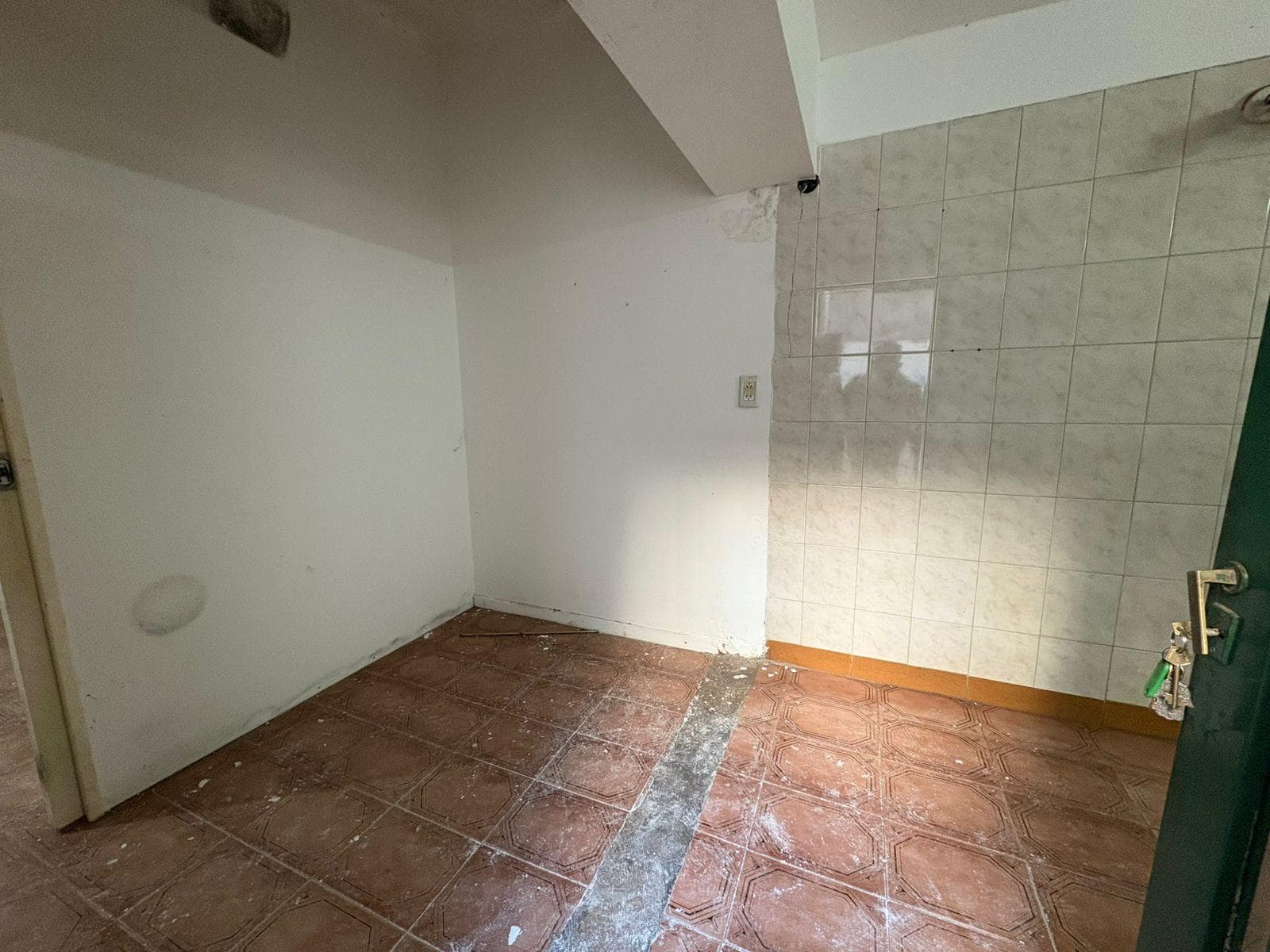 Departamento de pasillo- PH- Un dormitorio- Patio- Buenos Aires 2000- Rosario - 2