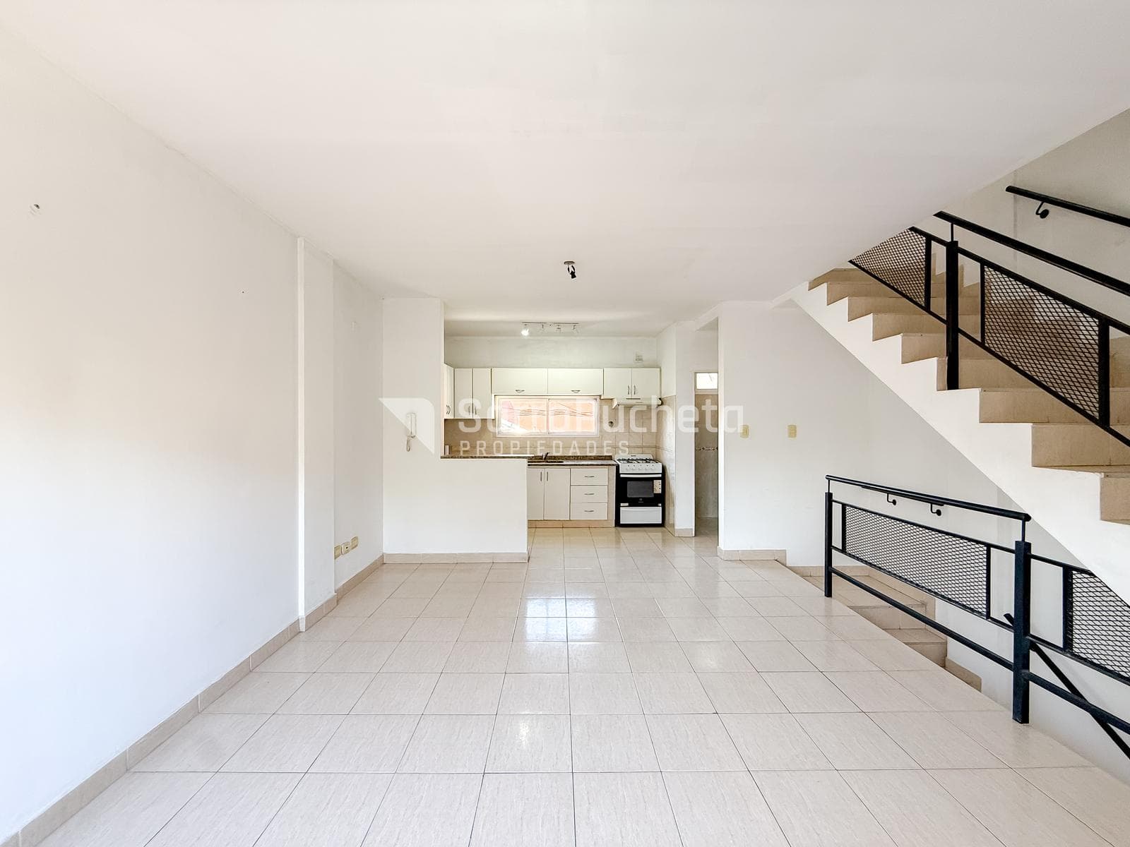 Venta Triplex 3 ambientes con patio y garaje en Haedo Sur - 2