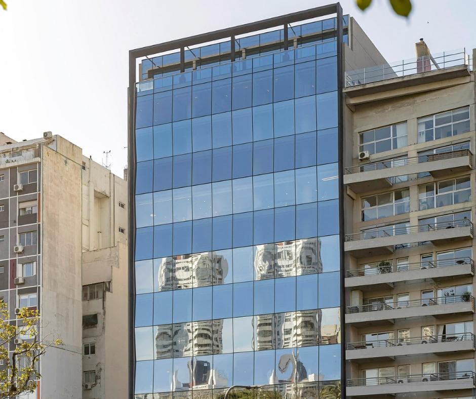 Oficina Premium en alquiler a Estrenar con Terraza y 4 Cocheras frente al Parque Las Heras - 1