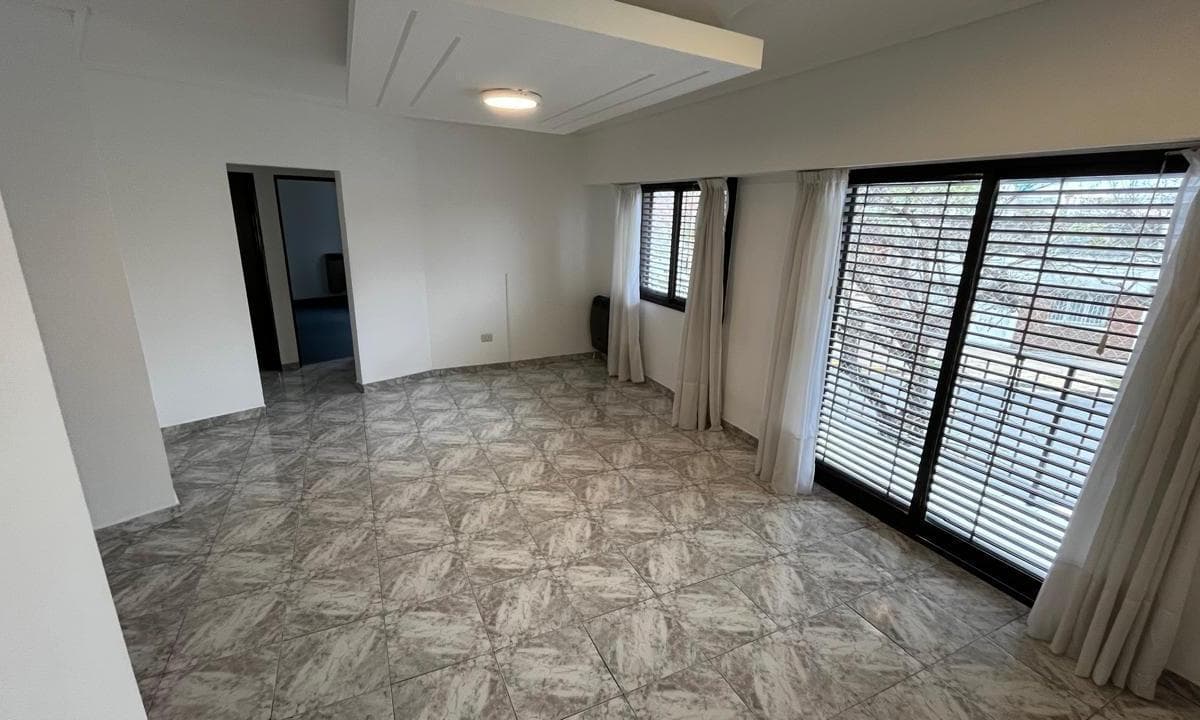 Ph en alquiler 3 ambientes con patio en excelente estado. Sin expensas - 1