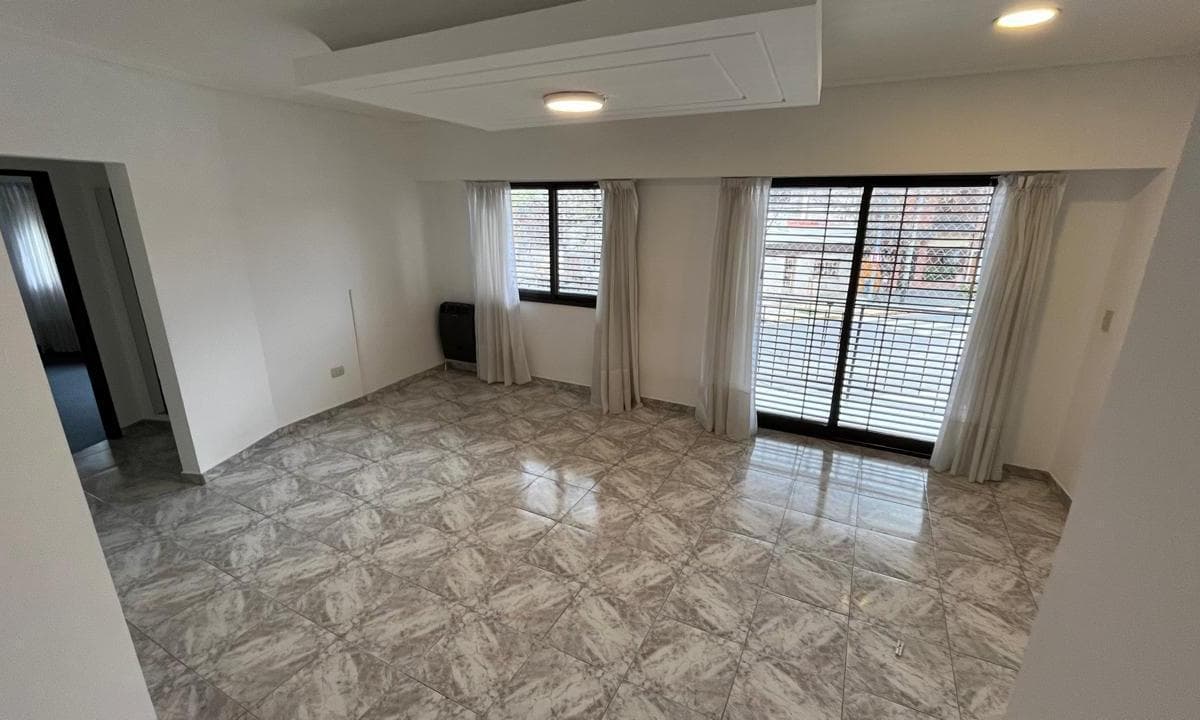 Ph en alquiler 3 ambientes con patio en excelente estado. Sin expensas - 2