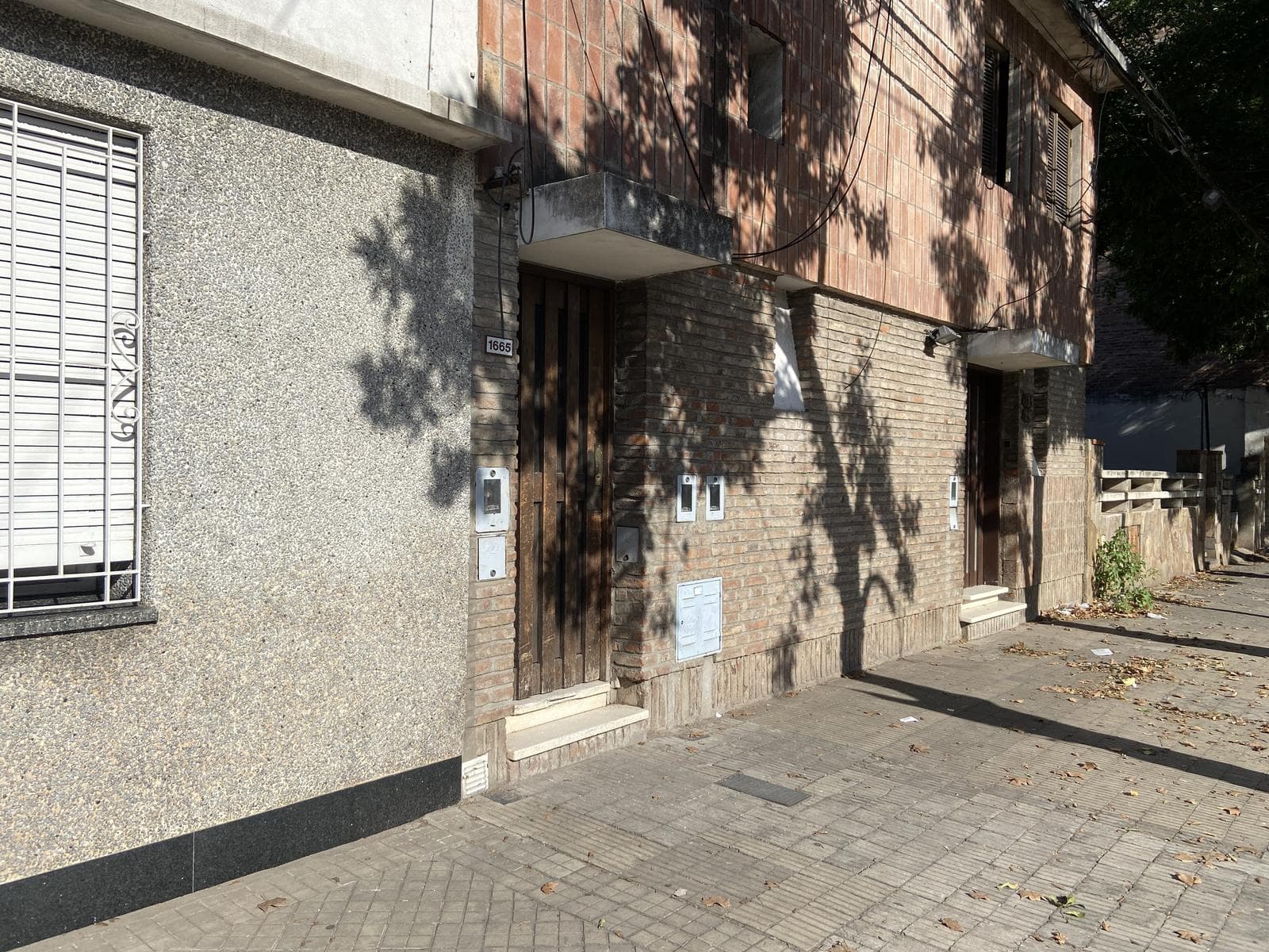 Departamento de pasillo con 2 patios - 1