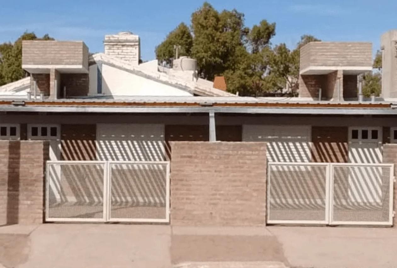 Complejo de Departamento + Local Comercial en Las Grutas - 1