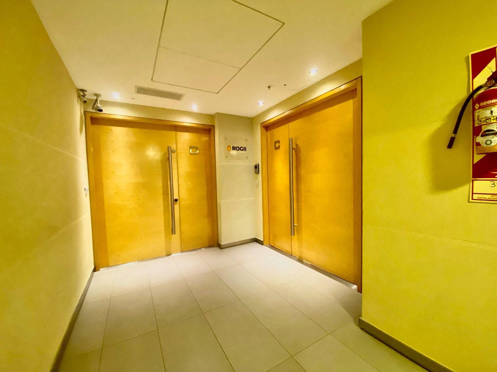 ALQUILER DE OFICINA CORPORATIVA c/COCHERA - MADERO CENTER - 1