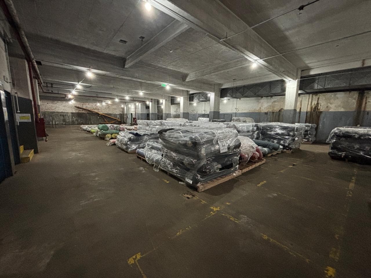 Espectacular galpon de 6680 m2 !! Plantas de 1200m2. Montacargas, Ascensor y Acceso vehicular. - 1