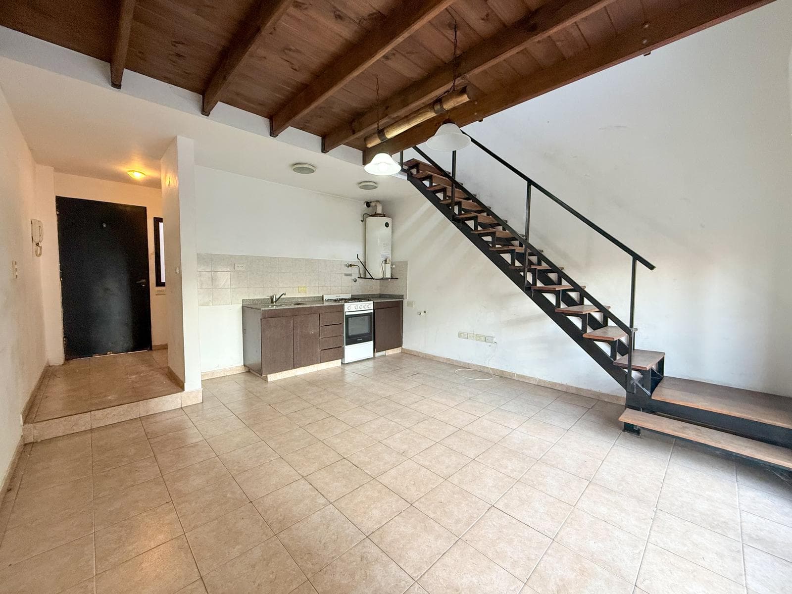 Departamento en venta de 2 ambientes en Bernal centro - 1