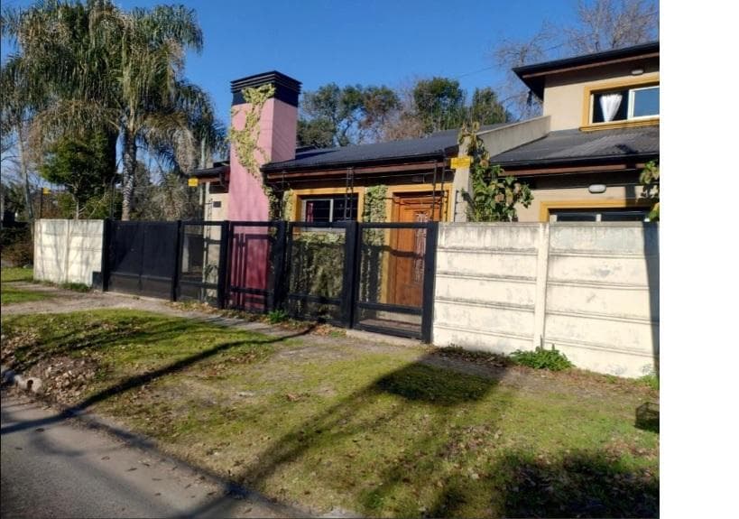 Casa 3 ambientes en Bella Vista con Departamento independiente - 1