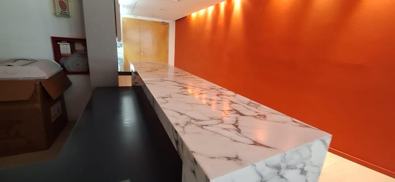 ALQUILER DE OFICINA CORPORATIVA AMOBLADA c/2 COCHERAS (opcionales) - MADERO CENTER - 1