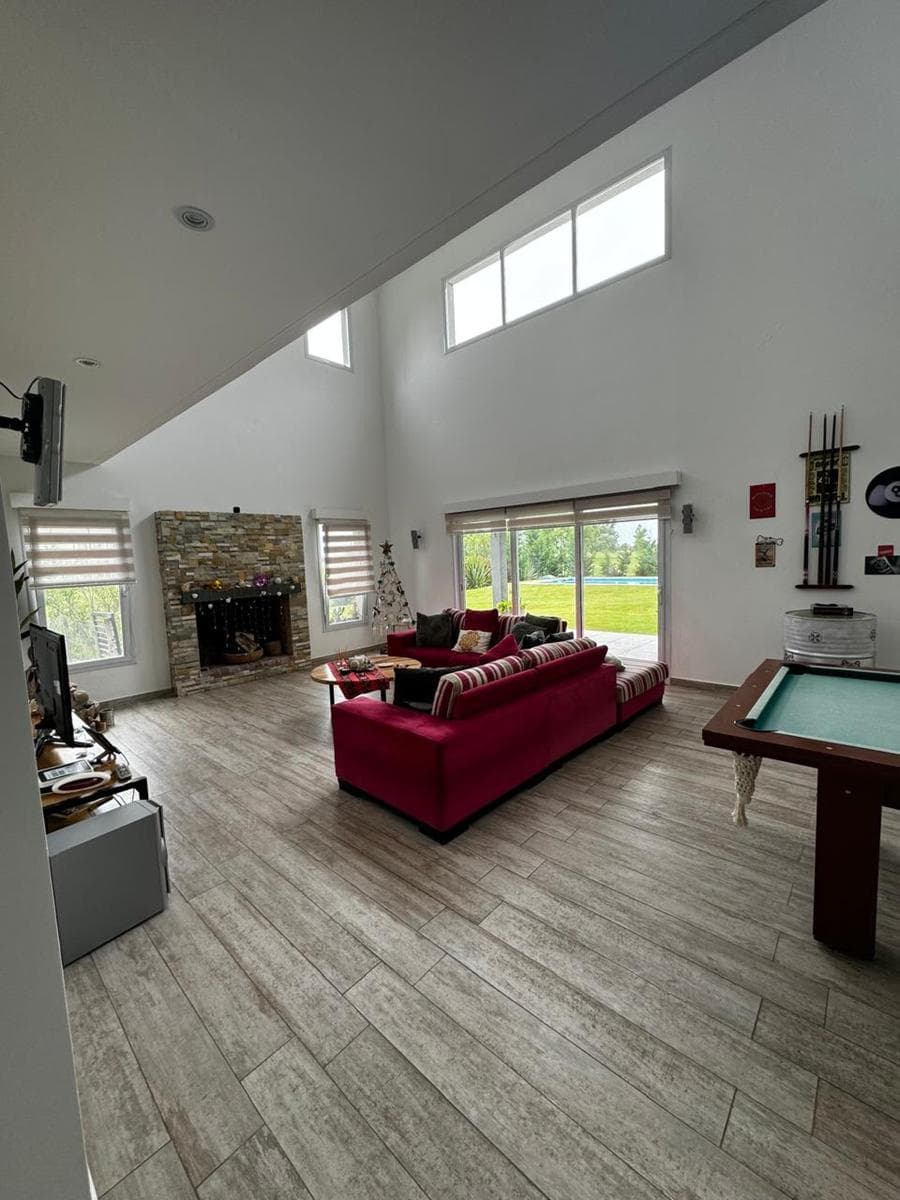 Casa en venta - 4 Dormitorios 3 Baños - San Vicente - 1