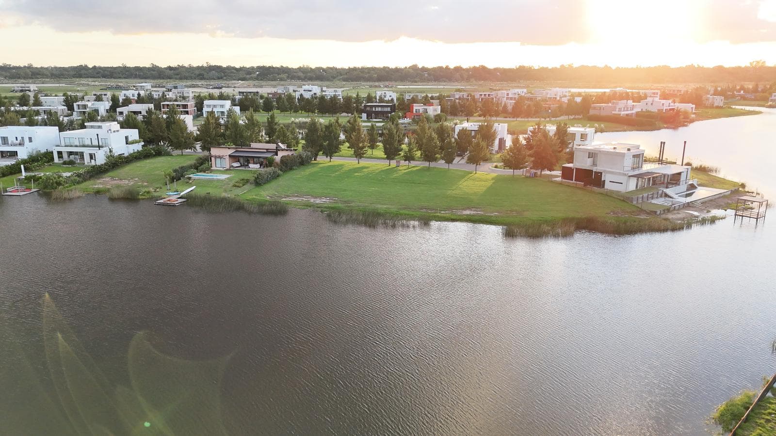 Venta Lote 850m2 a La Laguna Barrio El Naudir Escobar - 1