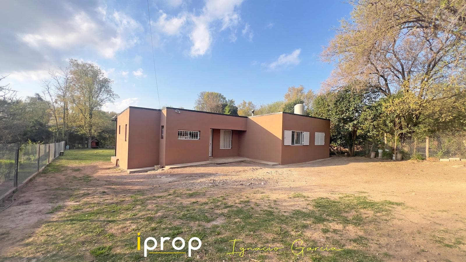 Hermosa casa A ESTRENAR!! 3 dormitorios, a 2 cuadras de Av. San Martin!! - 1