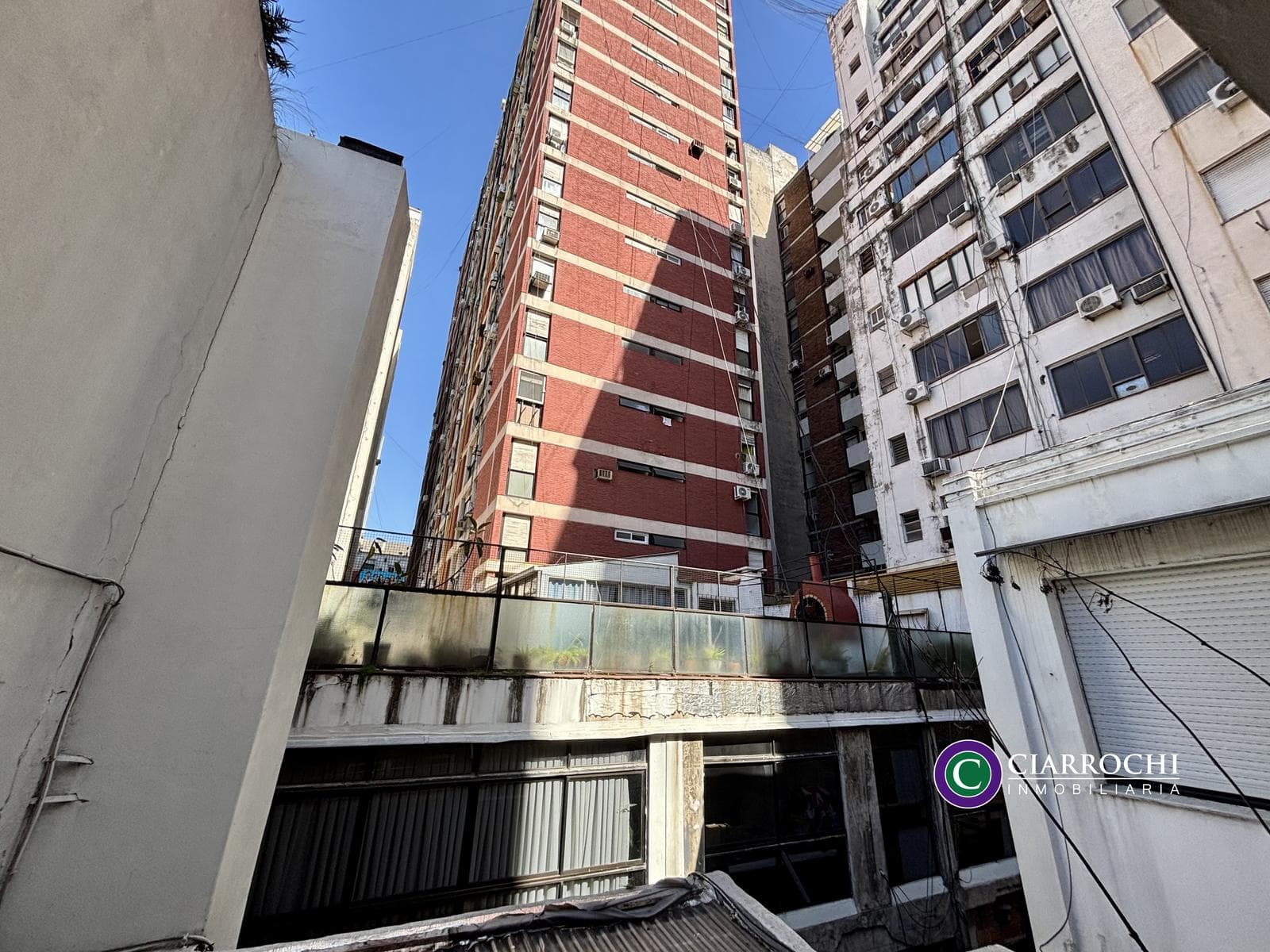 Lavalle y Rodríguez Peña - Luminosa Oficina con baño Privado - 1