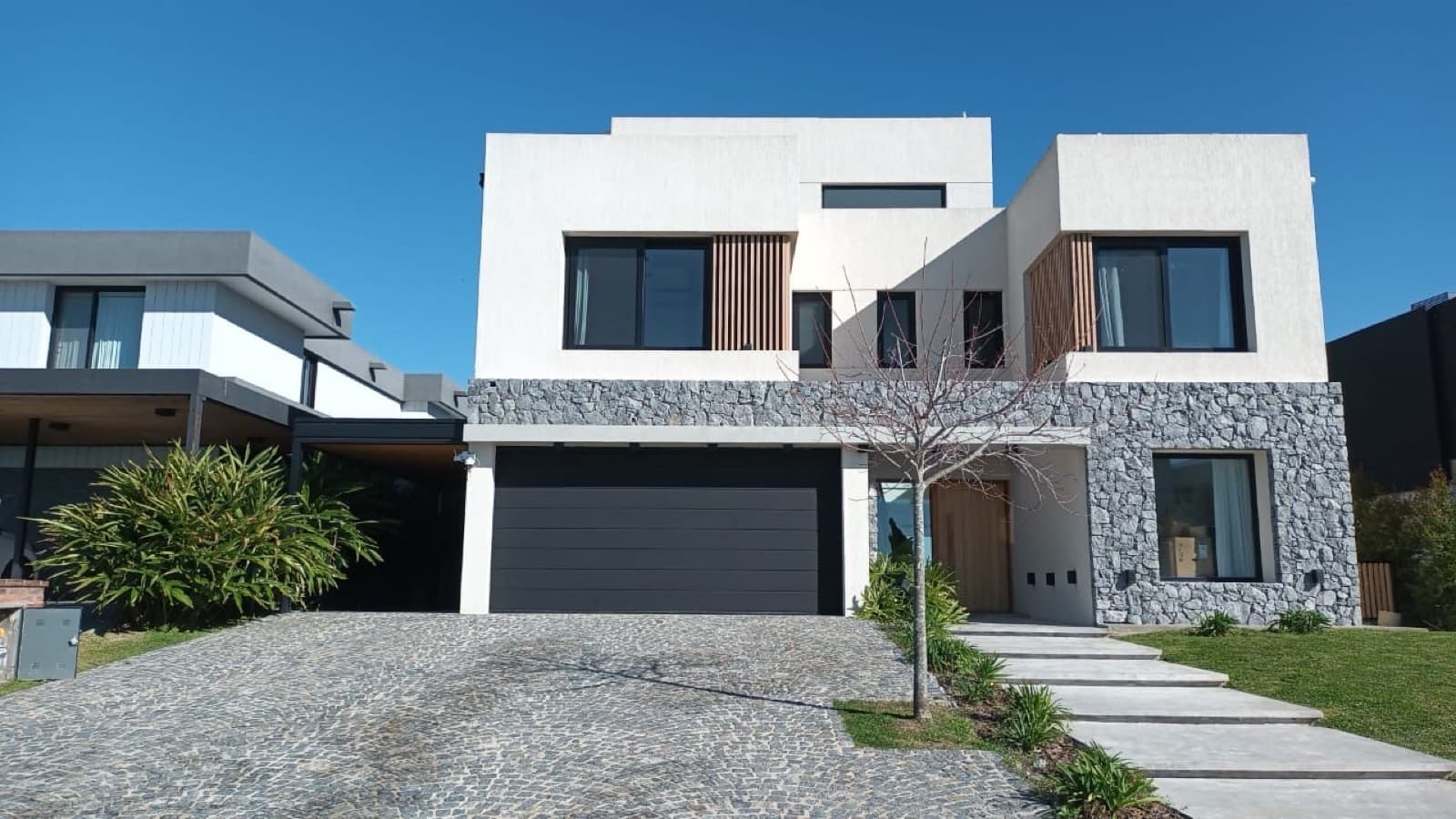 Venta - Alquiler - Casa - Costas - Puertos del Lago - 7 ambientes - 483 metros al agua - 1