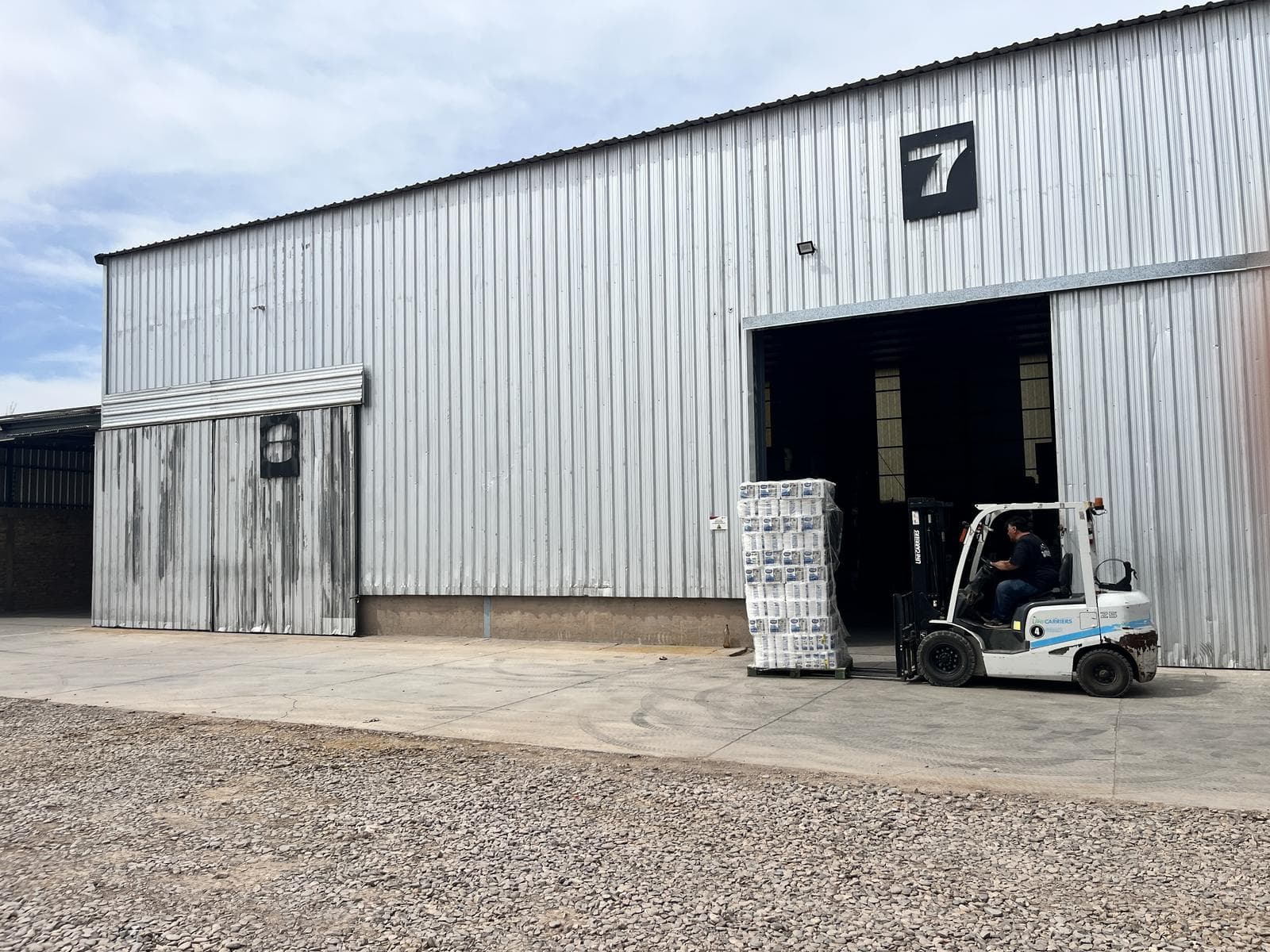 Nave Industrial 800 m2 en Rodriguez Peña ALQUILER - 1