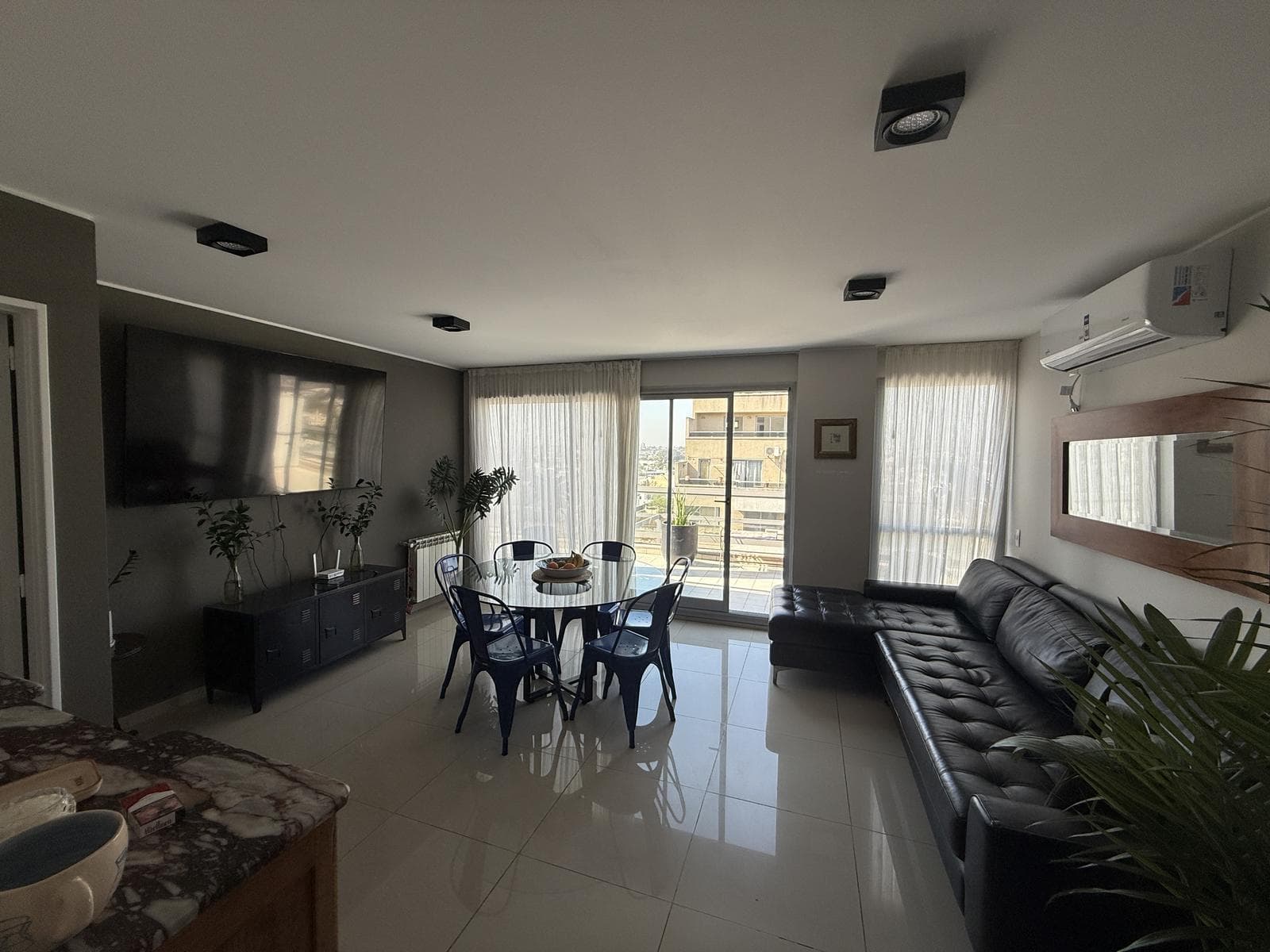 Departamento 3 dormitorios con terraza propia y cochera en General Paz - 2