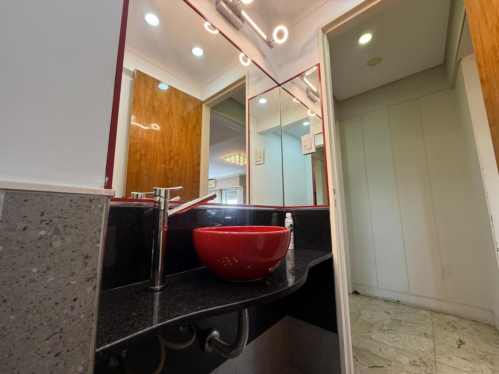 Departamento en venta - 3 Dormitorios 3 Baños - Avellaneda - 2