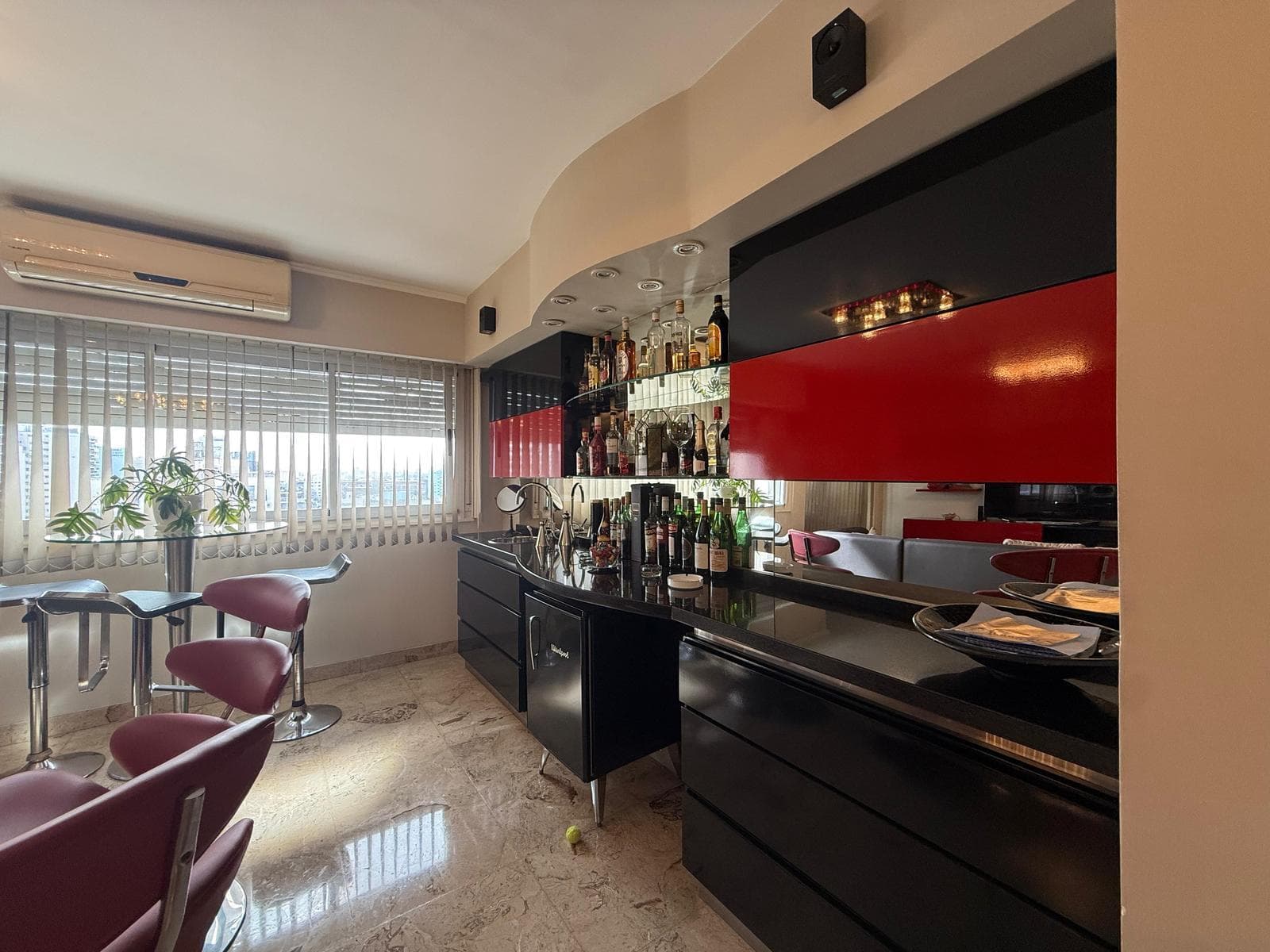 Departamento en venta - 3 Dormitorios 3 Baños - Avellaneda - 1