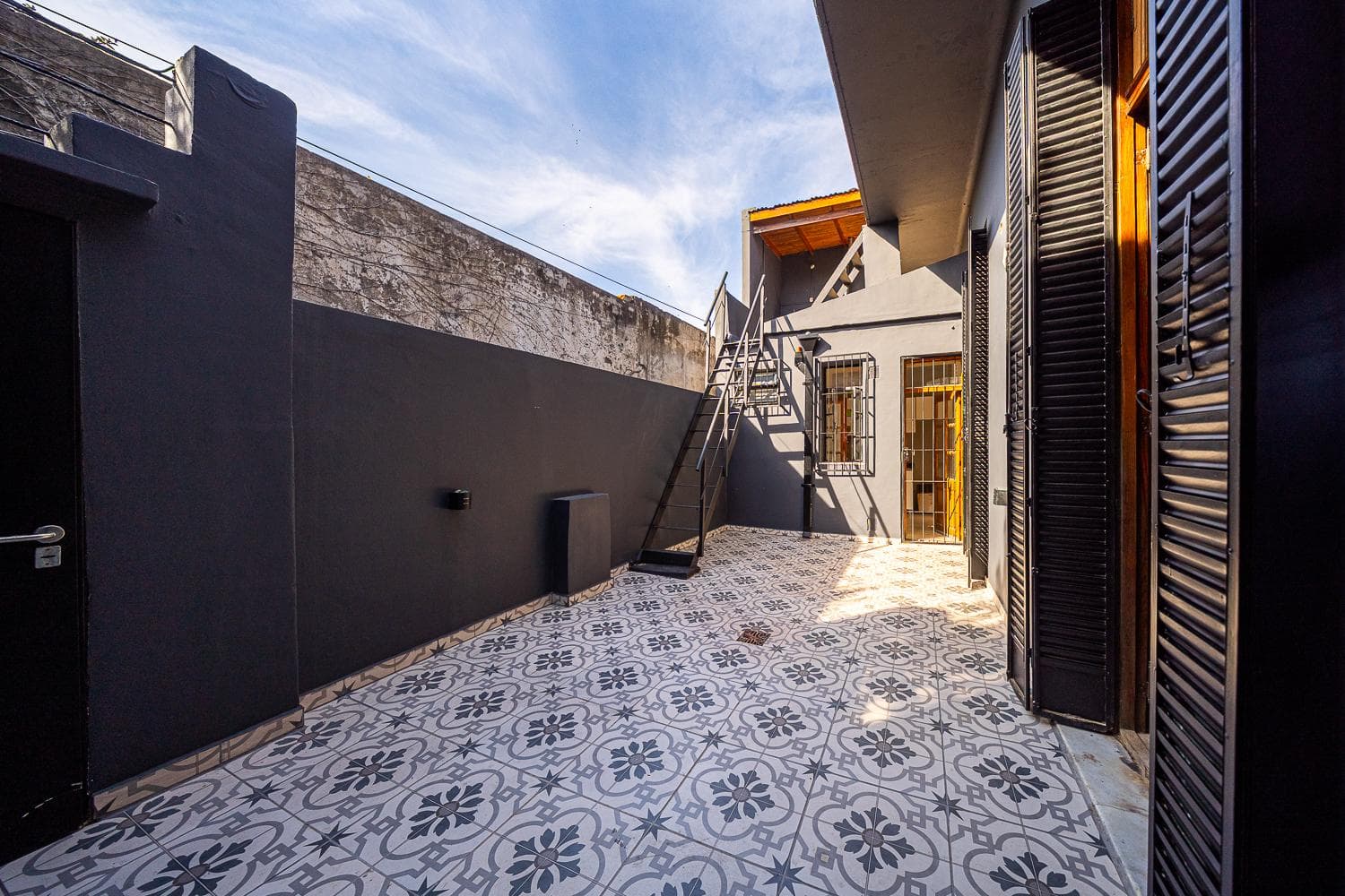 Casa en venta a estrenar a unas cuadras de la plaza Ernesto Che Guevara - 1