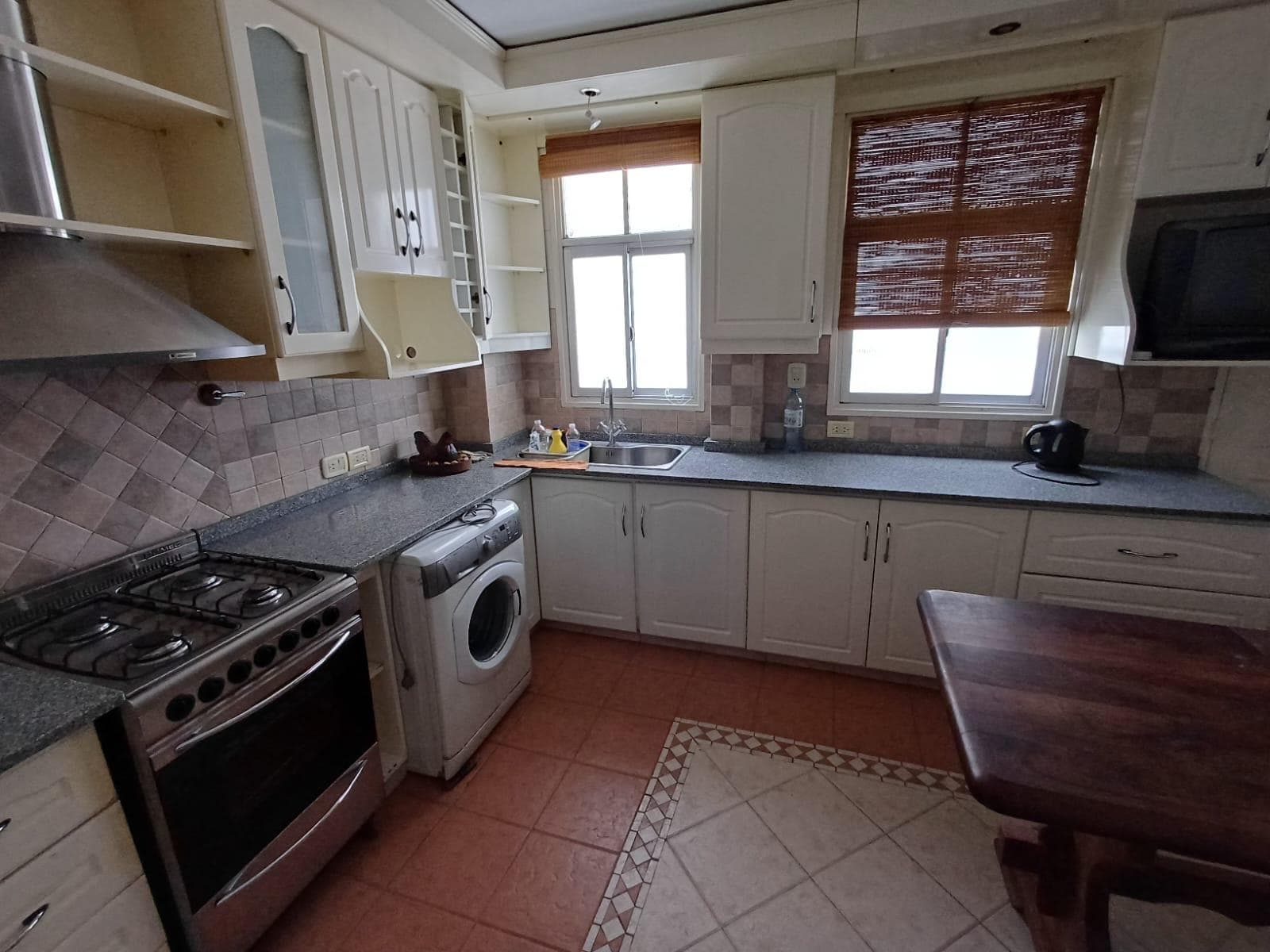 Depto al frente 3 Ambientes con dependencia mas balcón aterrazado - 2