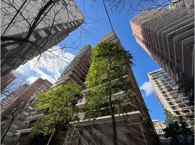 Alquiler Piso en torre 3 dormitorios 3 baños Cochera todo reciclado en 3 de Febrero Belgrano - 2