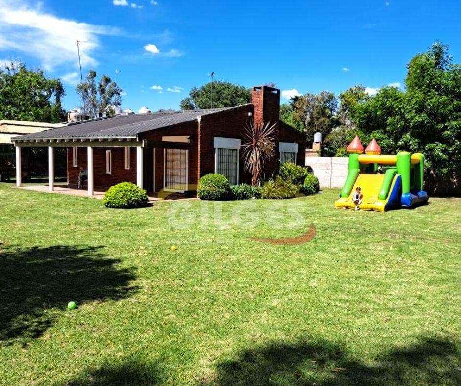Venta Casa Quinta 5 Ambientes en Francisco Alvarez Muy Buen Estado Con Parque y Piscina - 1