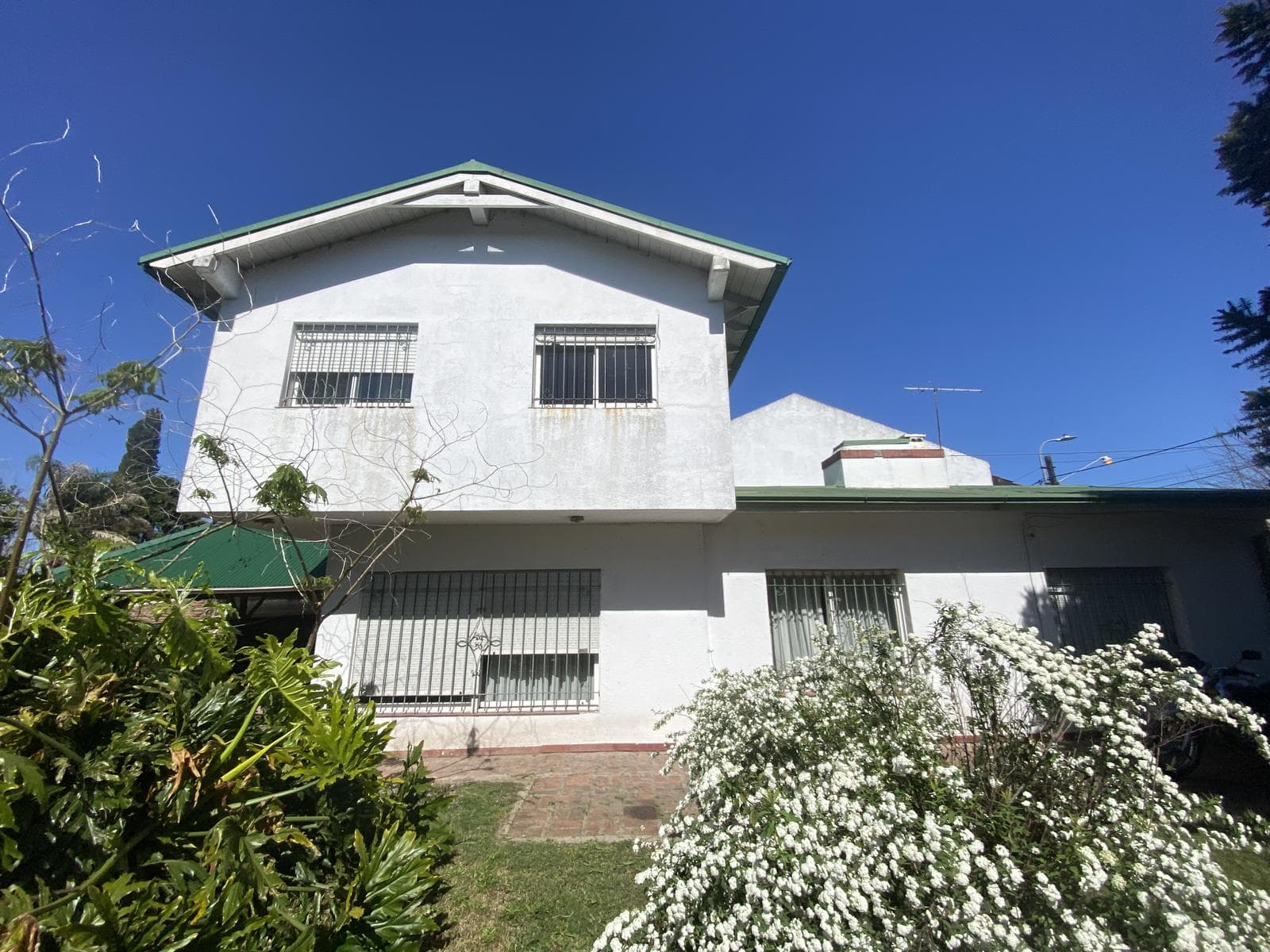 Casa mas departamento en Villa Elisa - 1