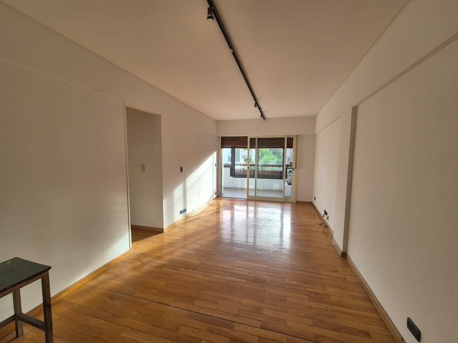 Departamento 4 ambientes. Balcón. Frente. Cochera. Coghlan - 1