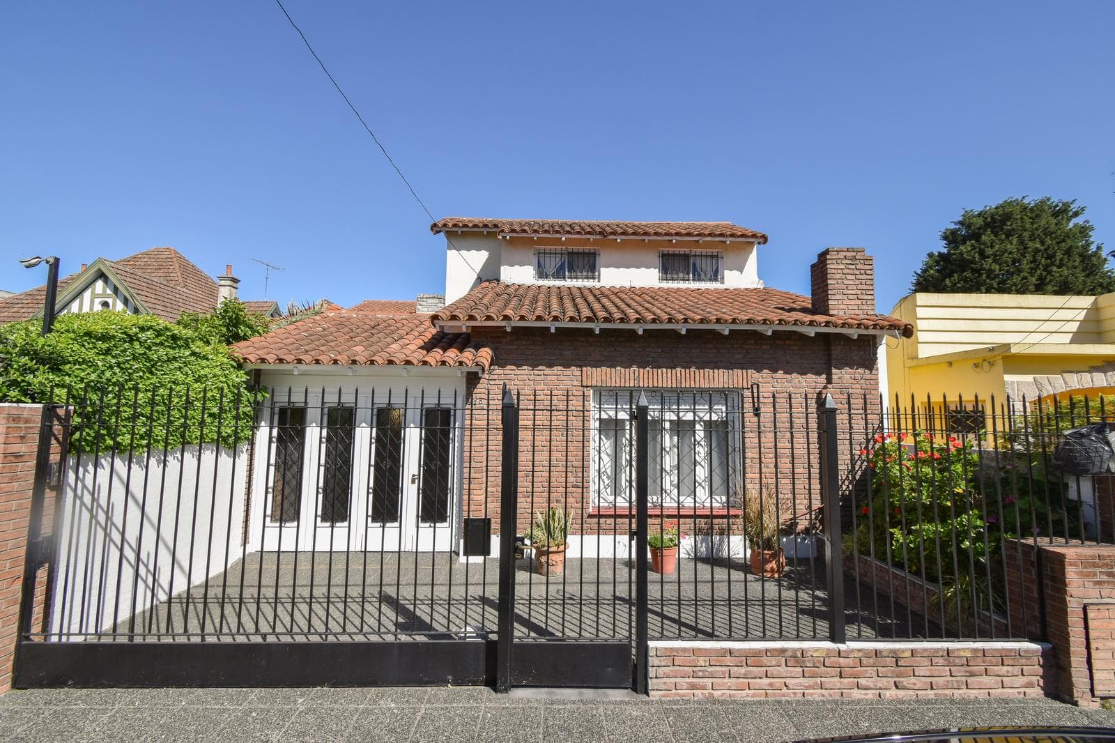 Casa 4 ambientes VENTA Temperley - 1