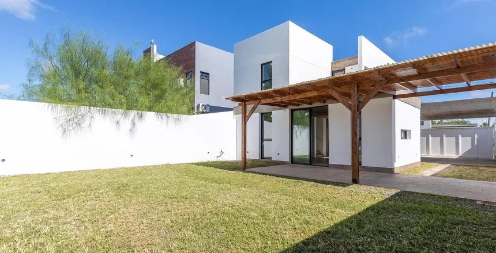 Casa en venta - 3 Dormitorios 2 Baños - Gorina - 1