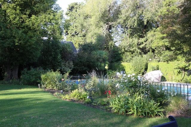 Casa en venta en Acassuso. 4 dormitorios en suite. Jardín. Pileta. Vigilancia. - 1