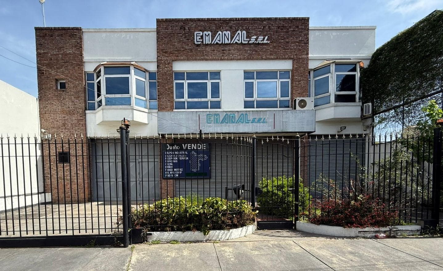 Depósito industrial premium con doble frente, salida a dos calles y T3 – Lanús Oeste - 1