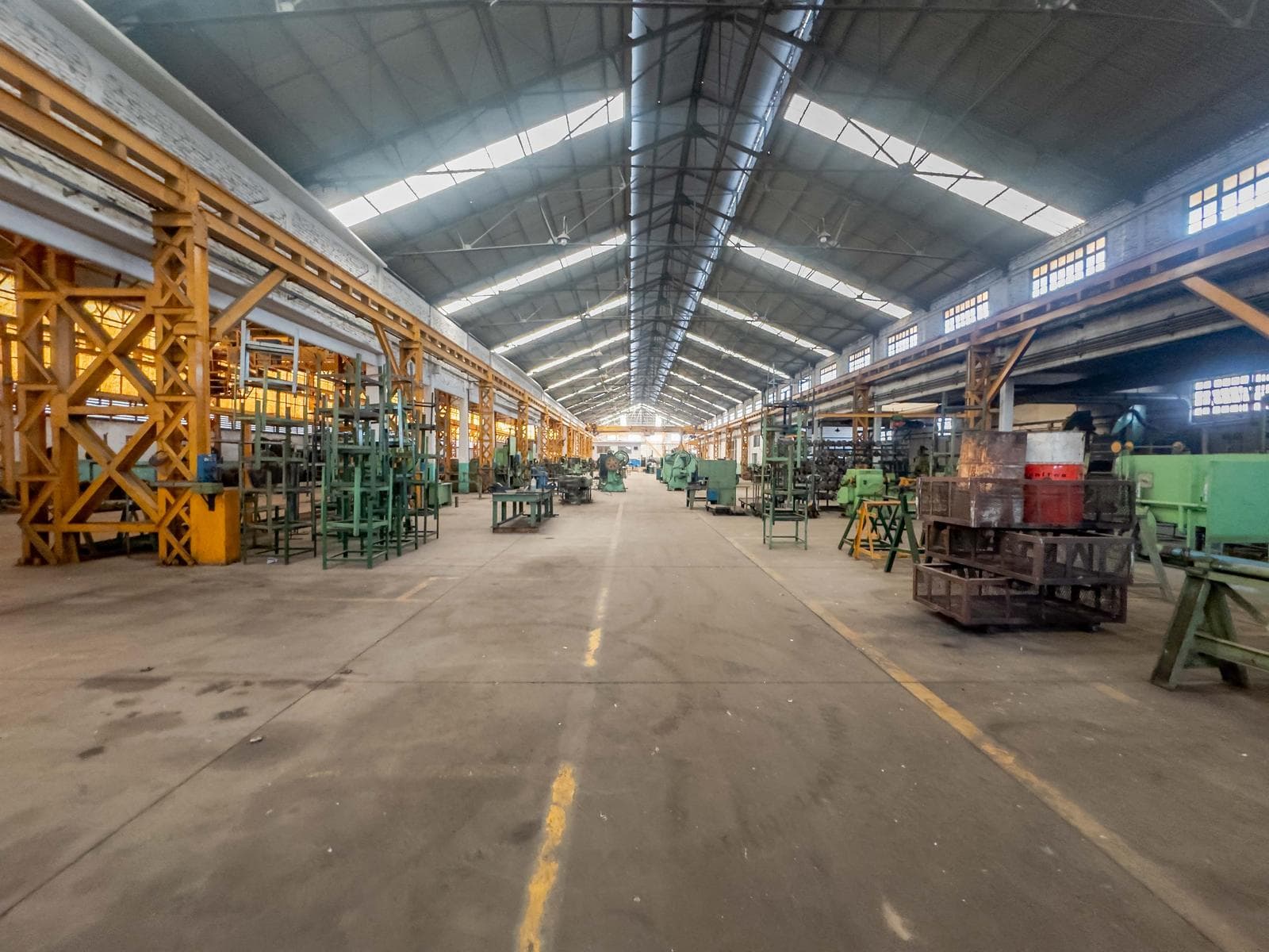 VENTA - Nave Industrial/Galpón con oficinas de 4.900 m² - Zona Sur, Rosario. - 1