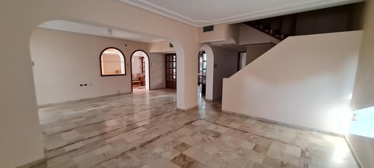 Venta Casa Rosario. Amplisima Pileta. Dos cocheras. Permuta / Financiación. - 1