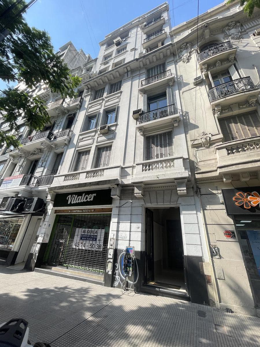 Muy linda y Luminosa oficina/departamento de estilo en piso alto en San Nicolás. - 1