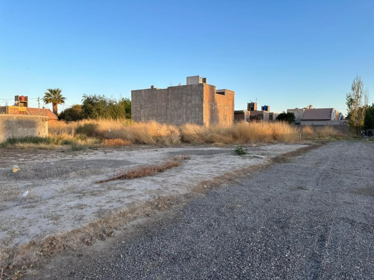 Venta. Lote Excelente Entorno Y Rodeado De Barrios Consolidados. Rivadavia - 1