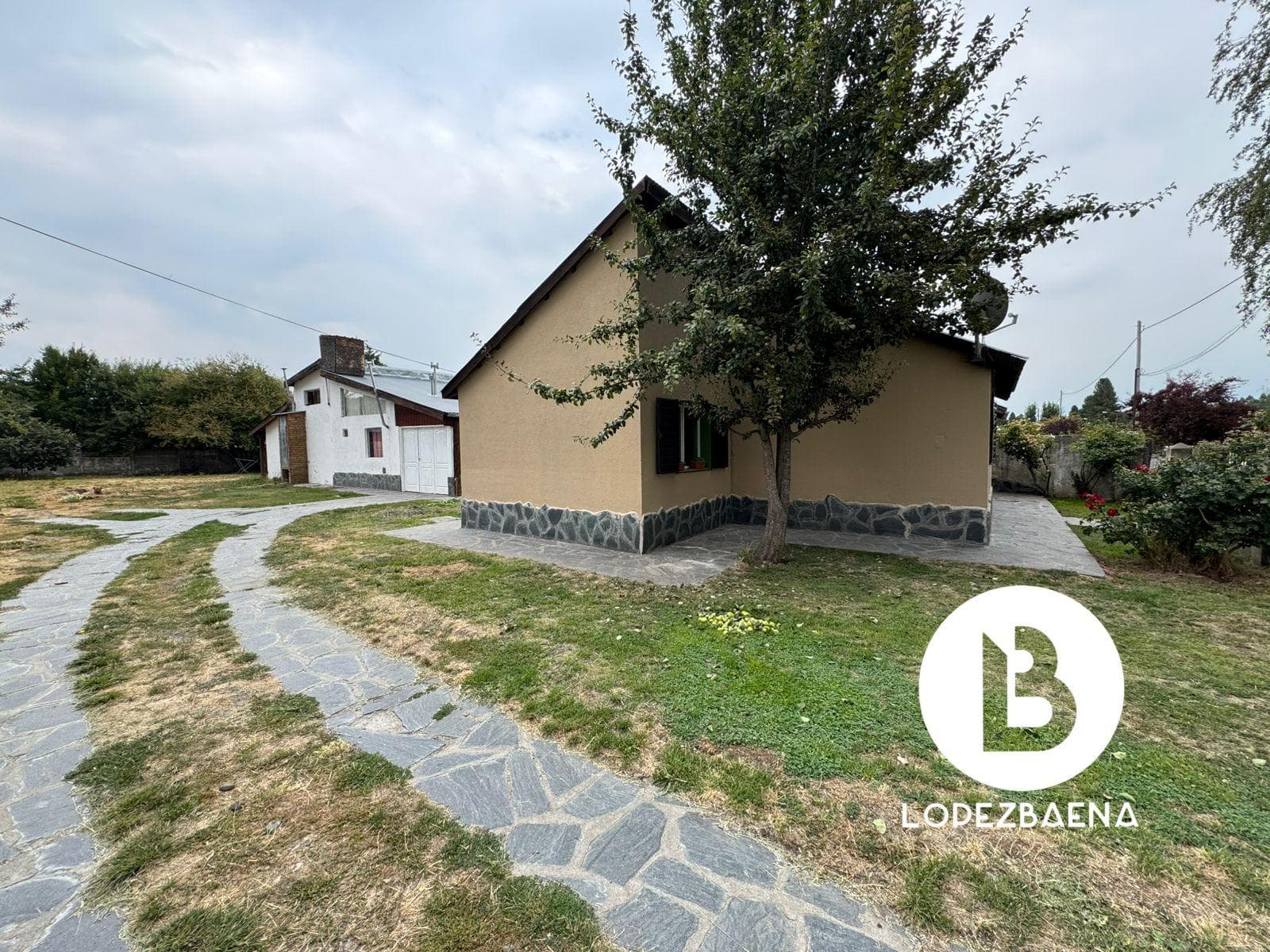 Casa en VENTA 2 Dormitorios 1 baño - Quincho y 2 departamentos - 1