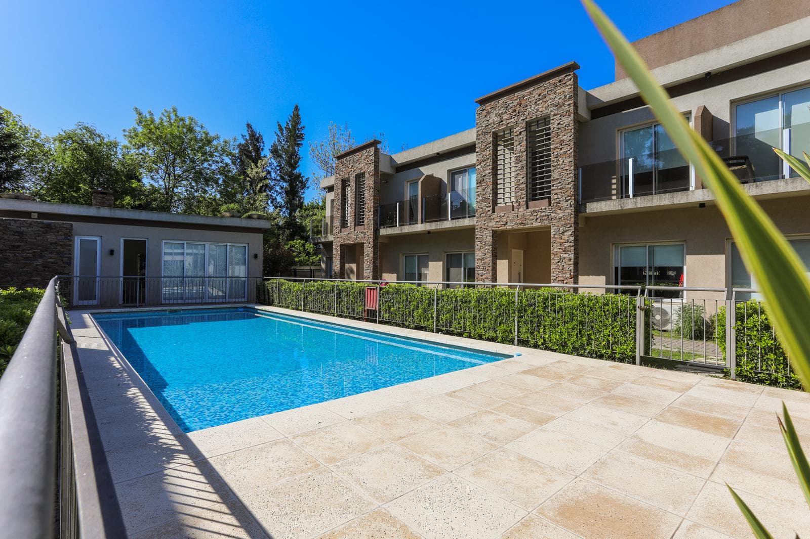 Departamento 2 ambientes tipo duplex con patio en Complejo Boulevard Quattro - 1