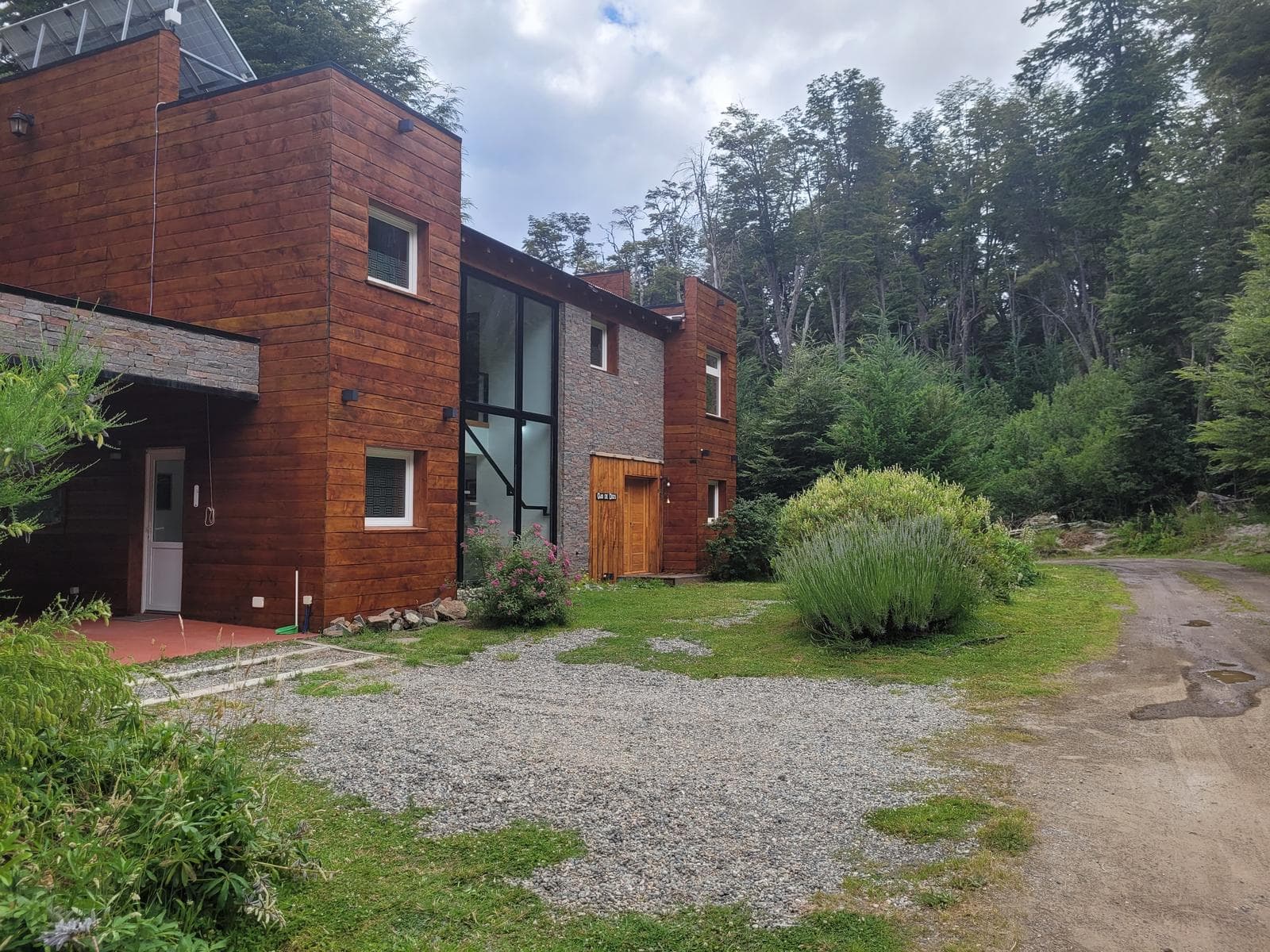 venta de Casa 208 m2 vista al lago, en terreno de 1304 m2 - Puerto Manzano - Villa la Angostura - 1