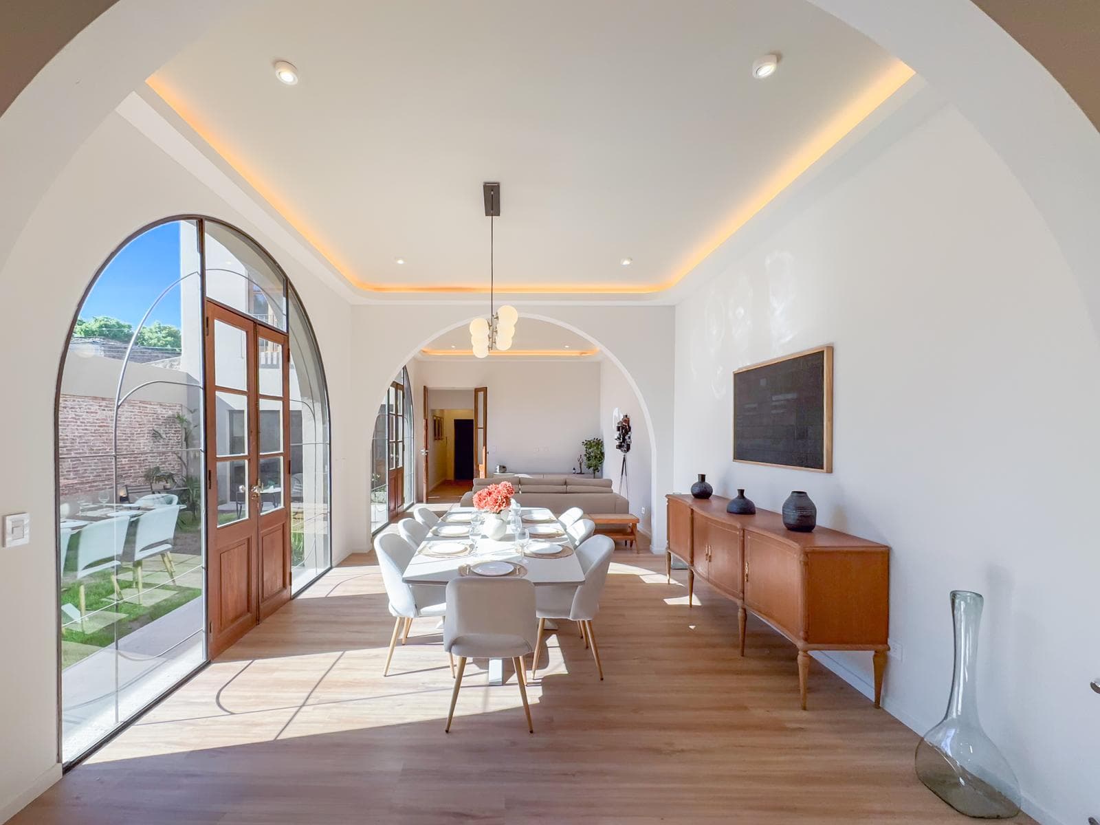 Casa 4 dormitorios, pileta, jardin, suite, Lourdes, cochera - 1