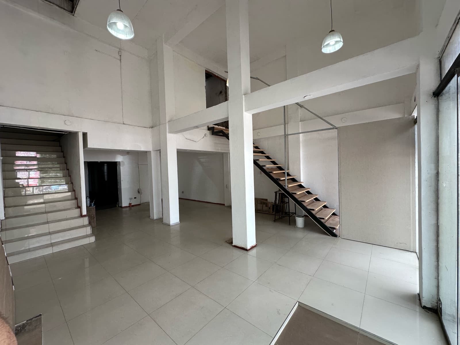 Av. Almafuerte N°377. Local en Venta y Alquiler. Zona Hipodromo! - 1