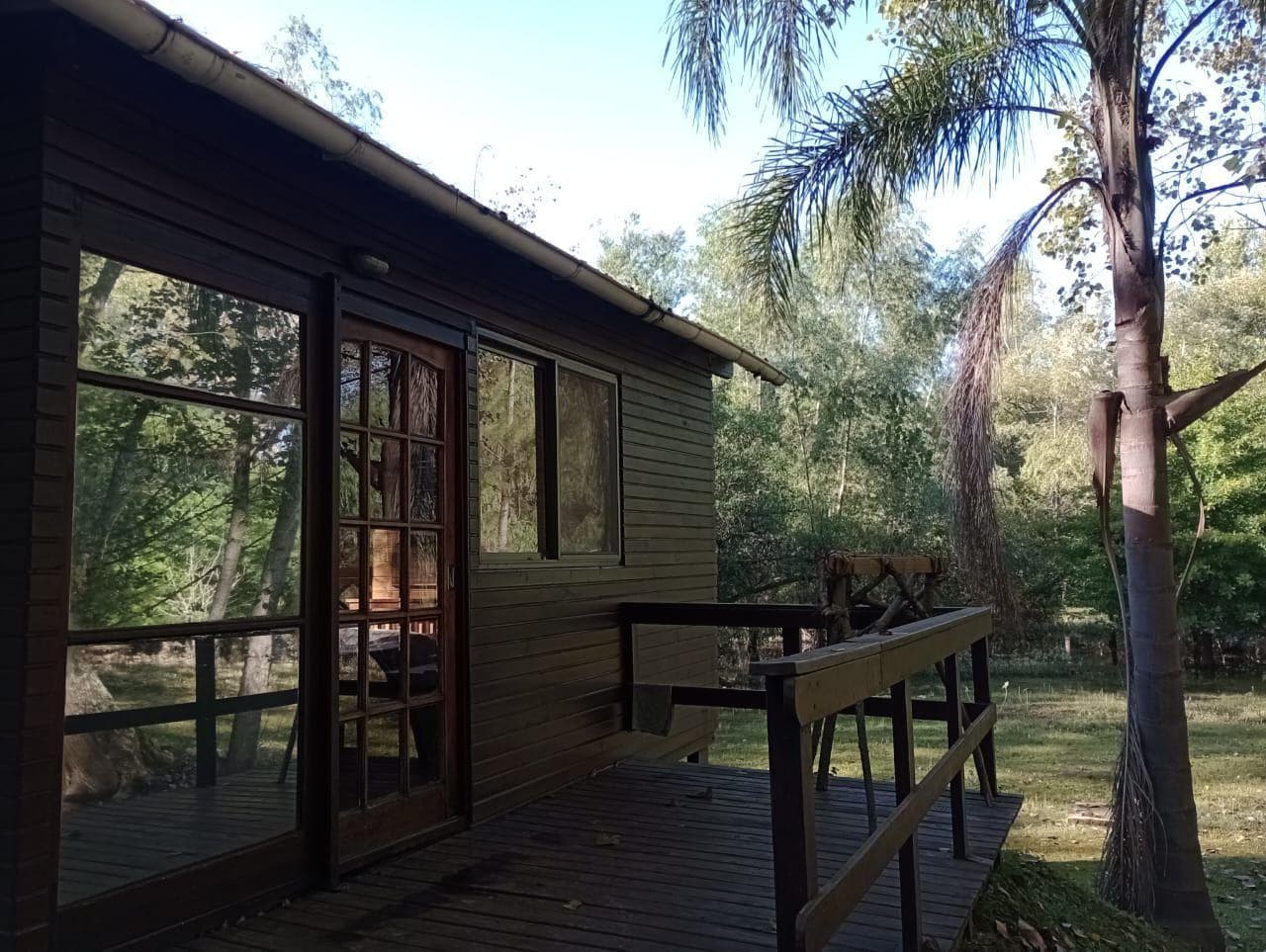 VENTA DE ISLA, 4 HA CON 4 CABAÑAS EQUIPADAS CON MUELLE, QUINCHO, PILETA Y PARRILLA INDIVIDUALES, IDEAL INVERSOR - 1