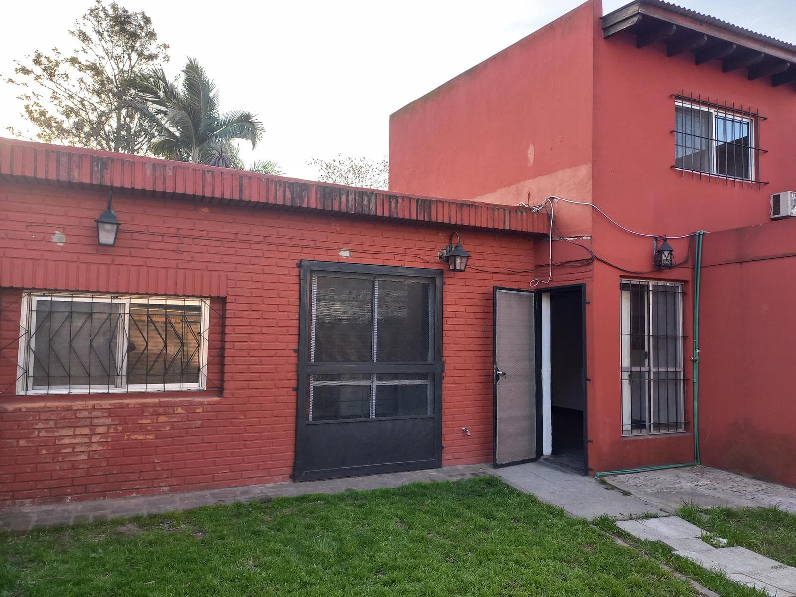 Casa tipo Ph 3 ambientes con jardin - 2