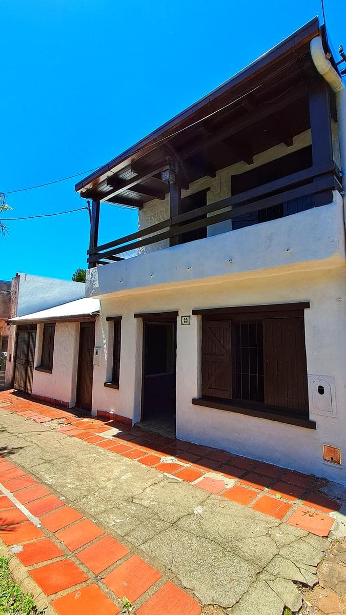 Casa en Av. Corrientes C/Roque Perez - 1