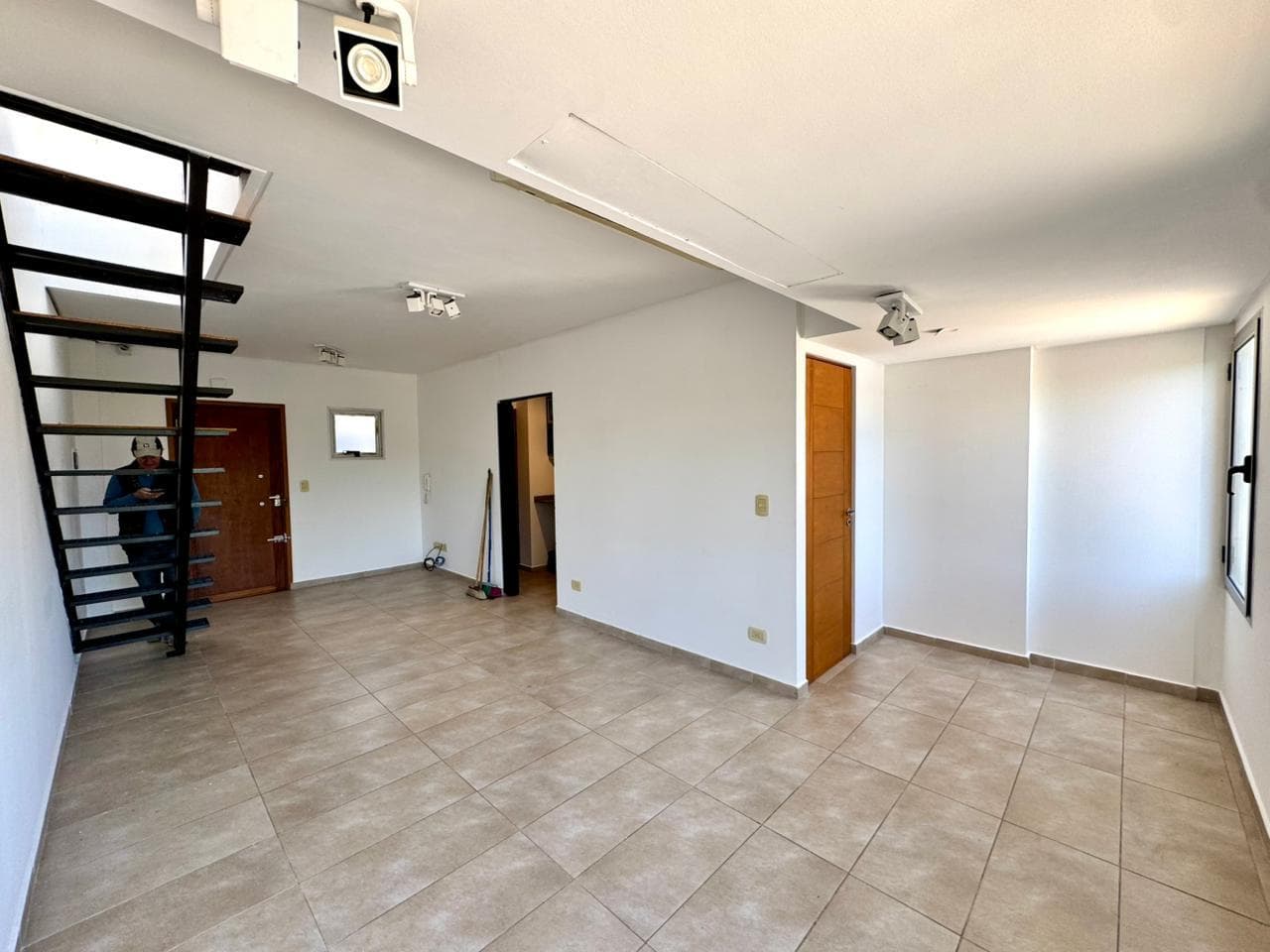 Oficina en alquiler - Castelar Norte, Carlos Casares - 1