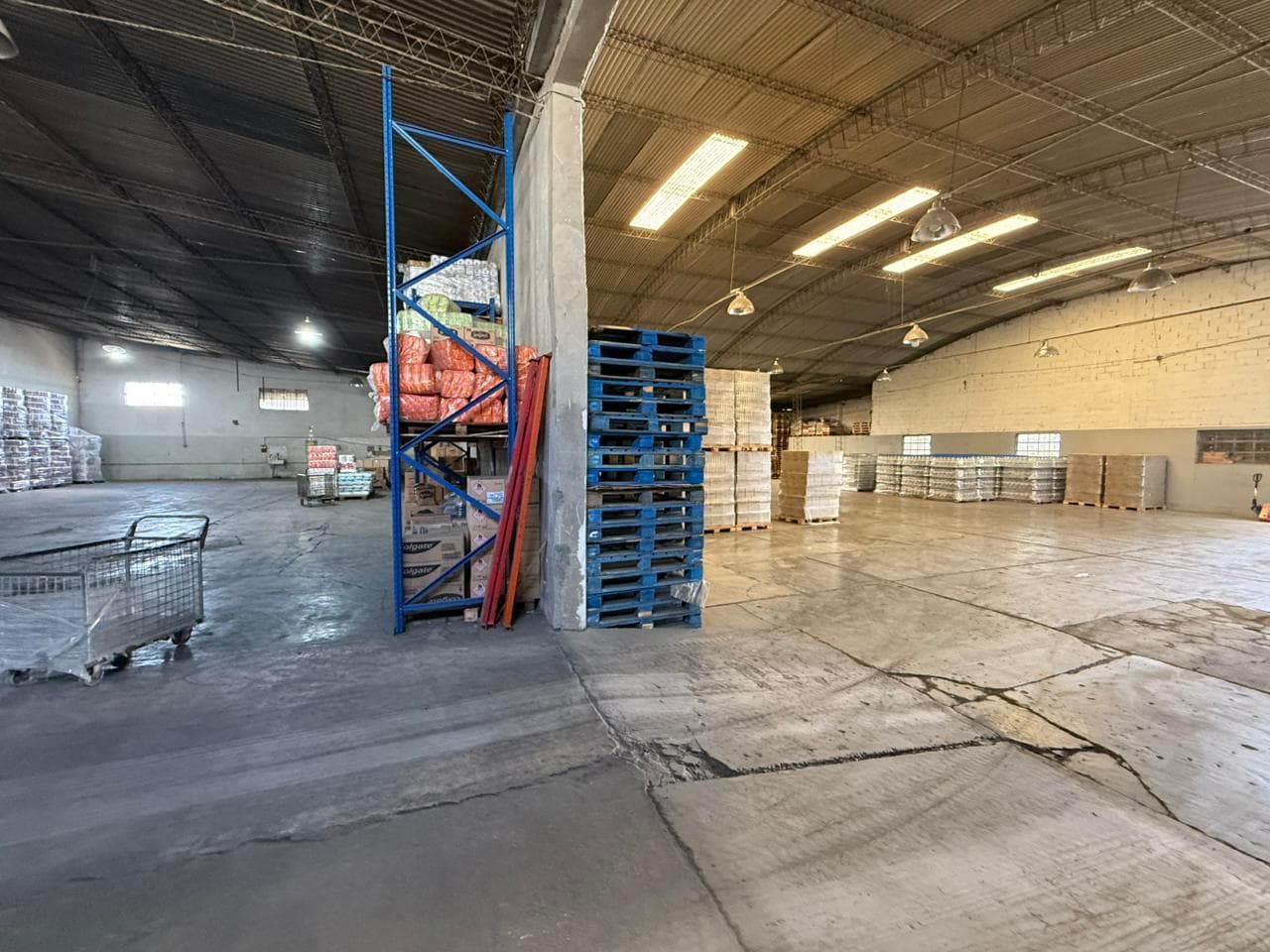 Galpón en Venta en Salta, con doble acceso y renta - 1